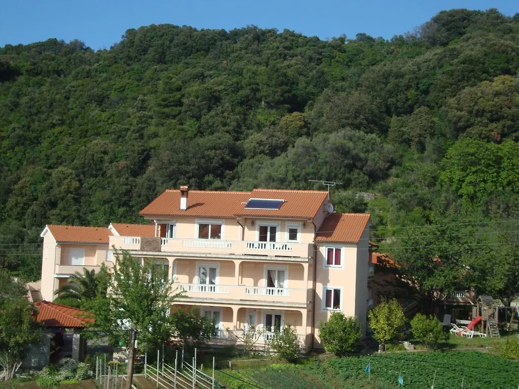 Apartments Hajo Kampor